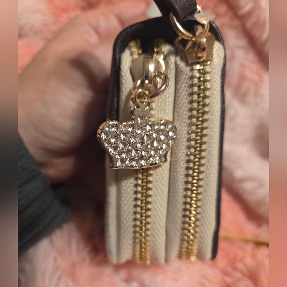 BNWT Juicy Couture White Wallet with Brown Trim and Gold Embroidery - Picture 3 of 6